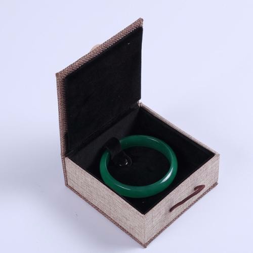 鄭州首飾盒廠(chǎng)家淺談首飾盒對(duì)商品的作用